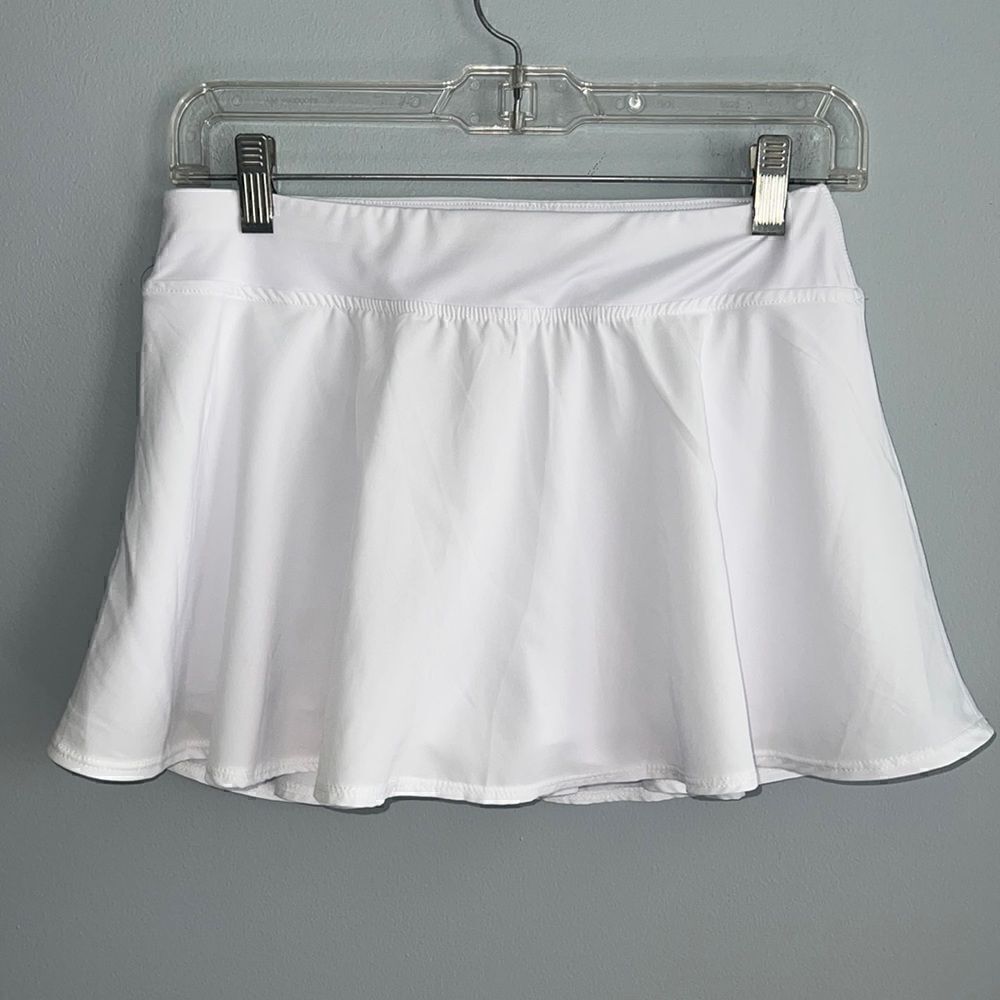 White tennis skirt NEW Women’s M/L